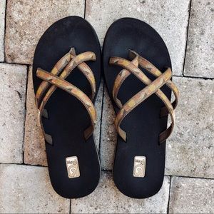 Teva • strappy sandals 8